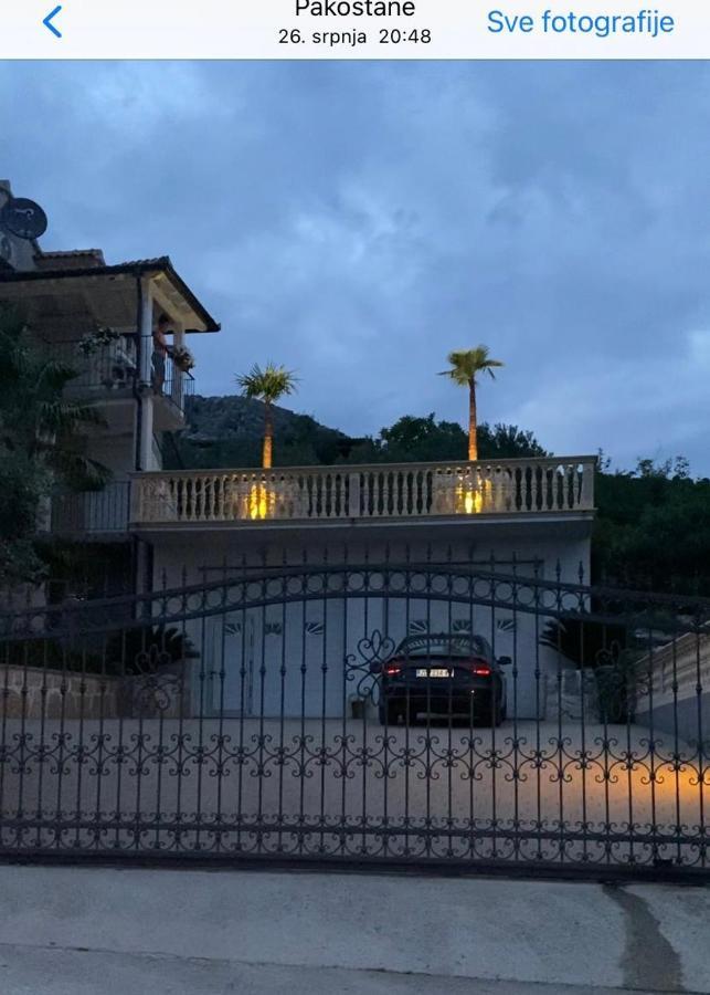 Apartment Iva Vrana  エクステリア 写真