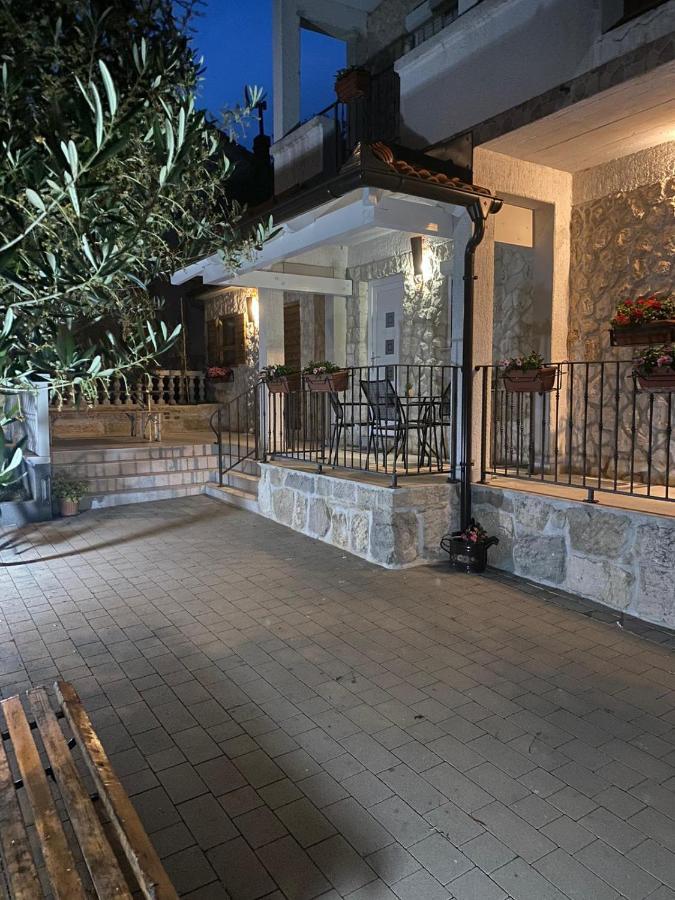 Apartment Iva Vrana  エクステリア 写真