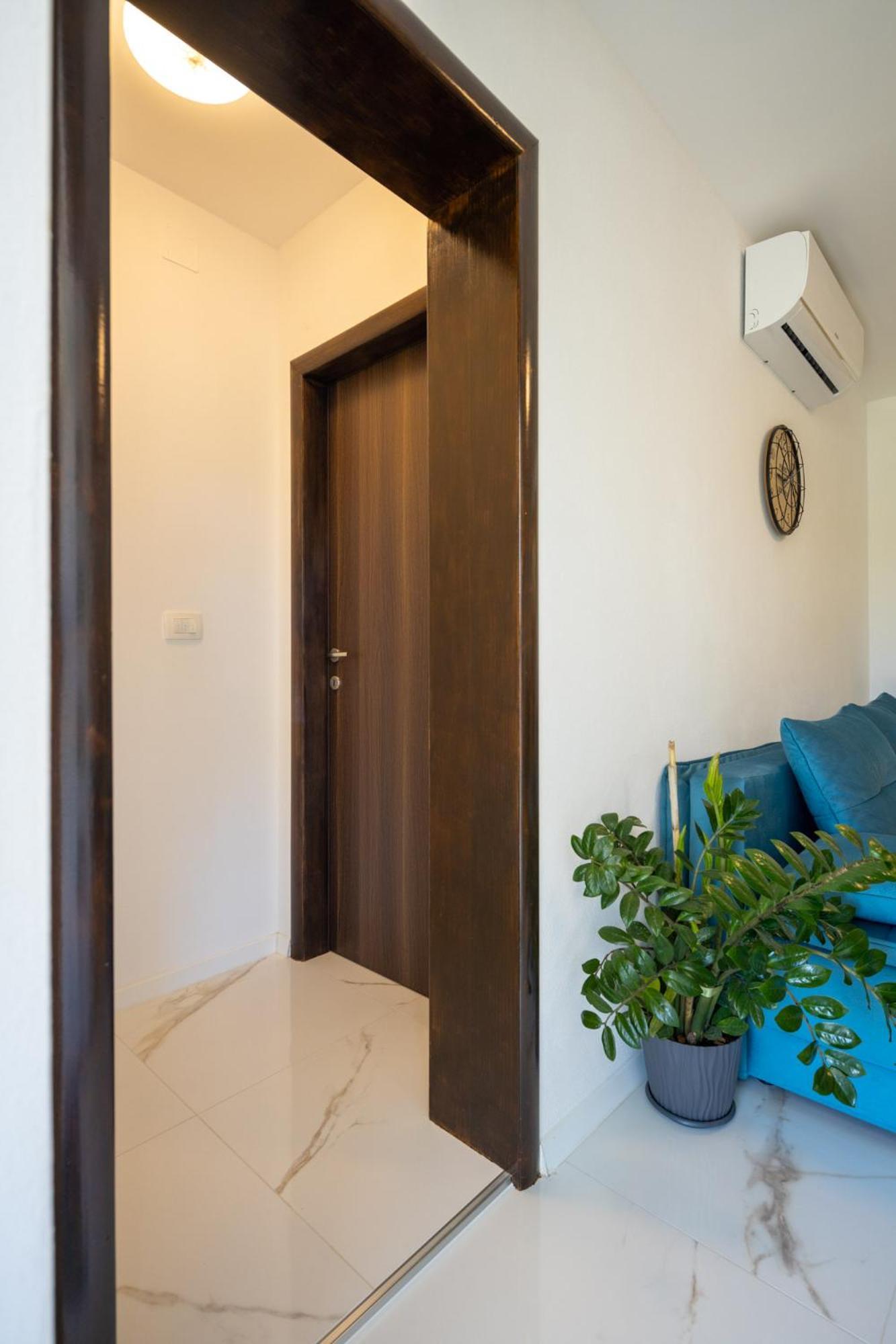 Apartment Iva Vrana  エクステリア 写真