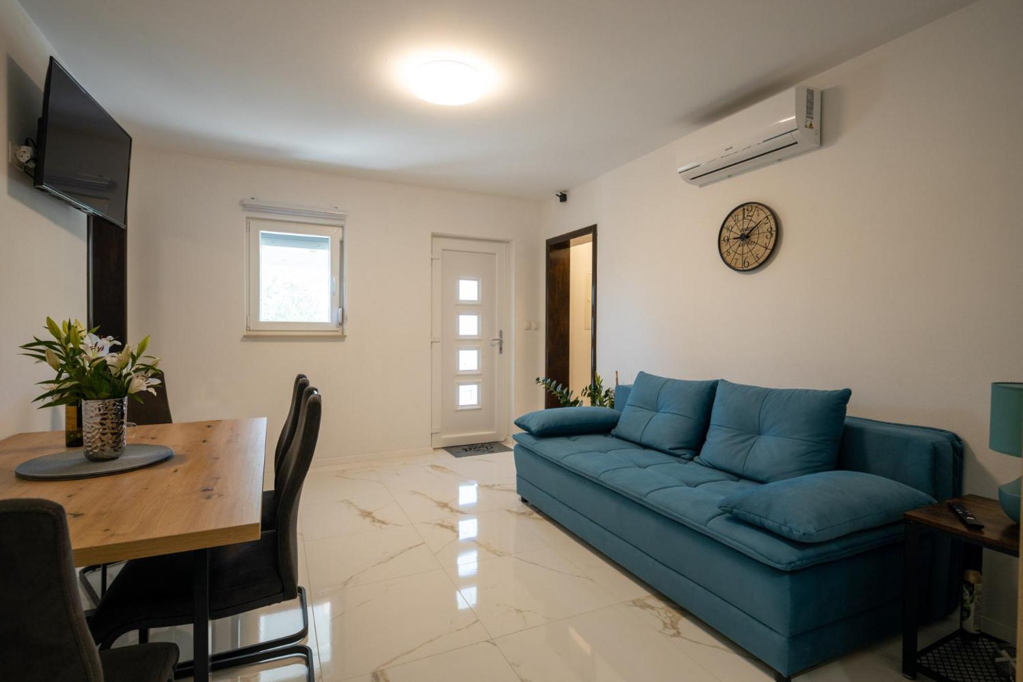 Apartment Iva Vrana  エクステリア 写真