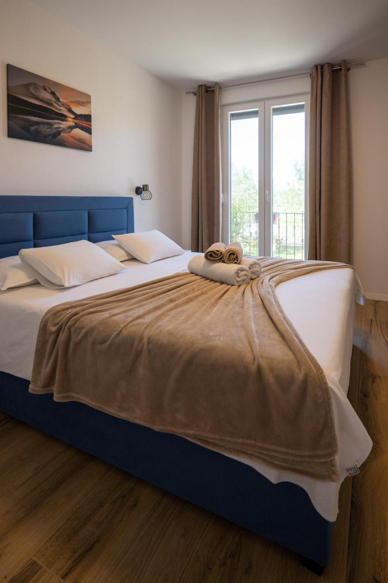 Apartment Iva Vrana  エクステリア 写真