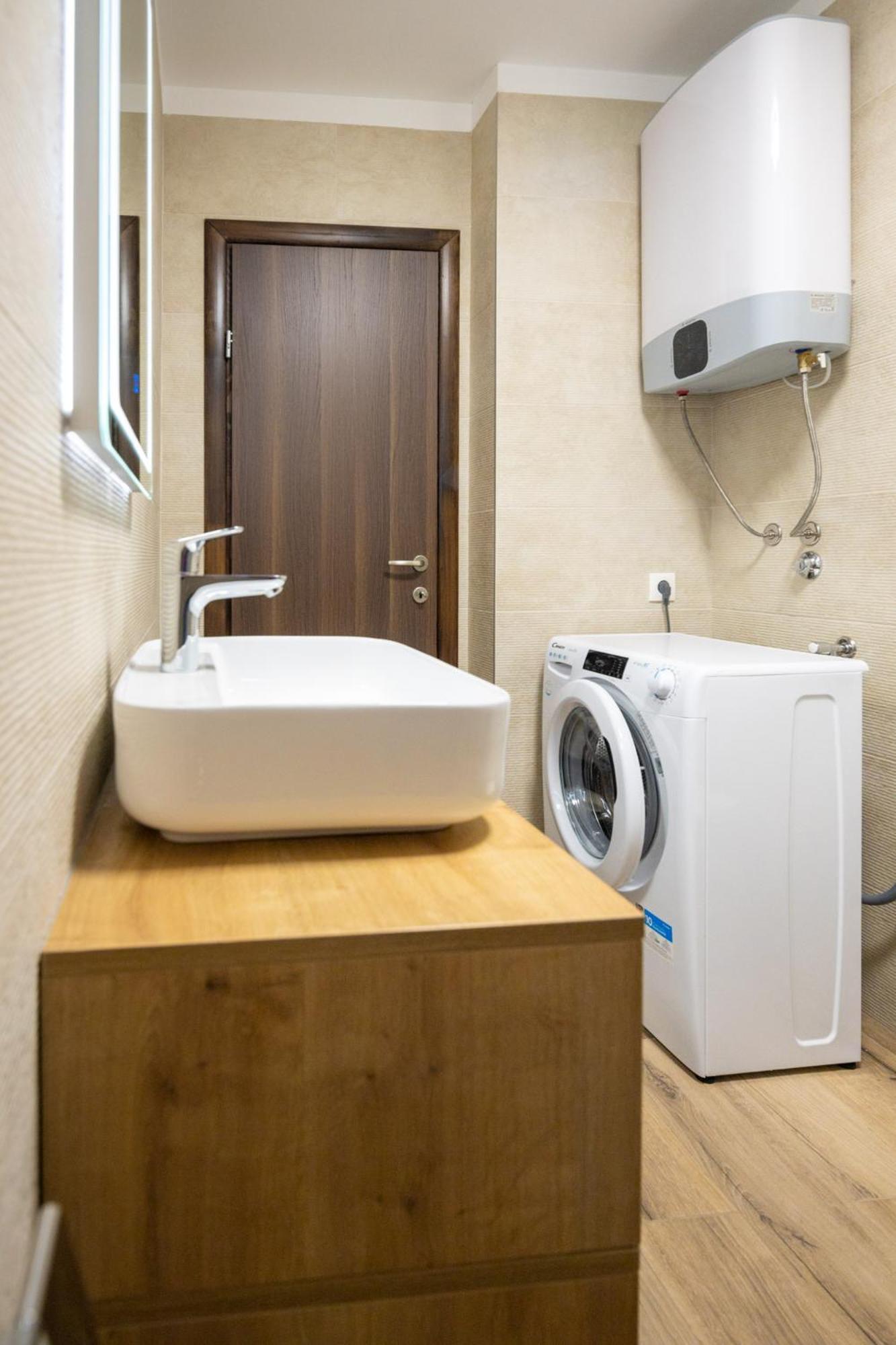 Apartment Iva Vrana  エクステリア 写真